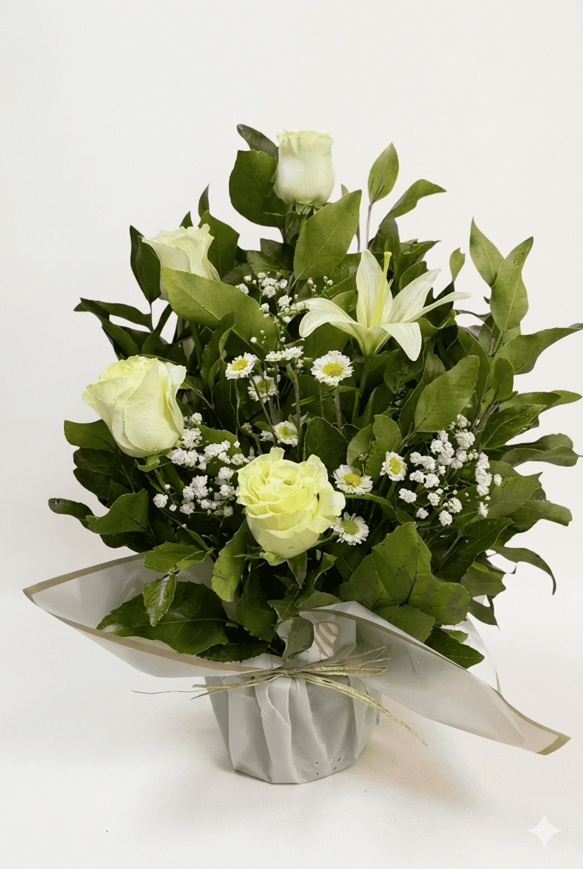 Arreglo de 4 Rosas Blancas y Lirio Blanco